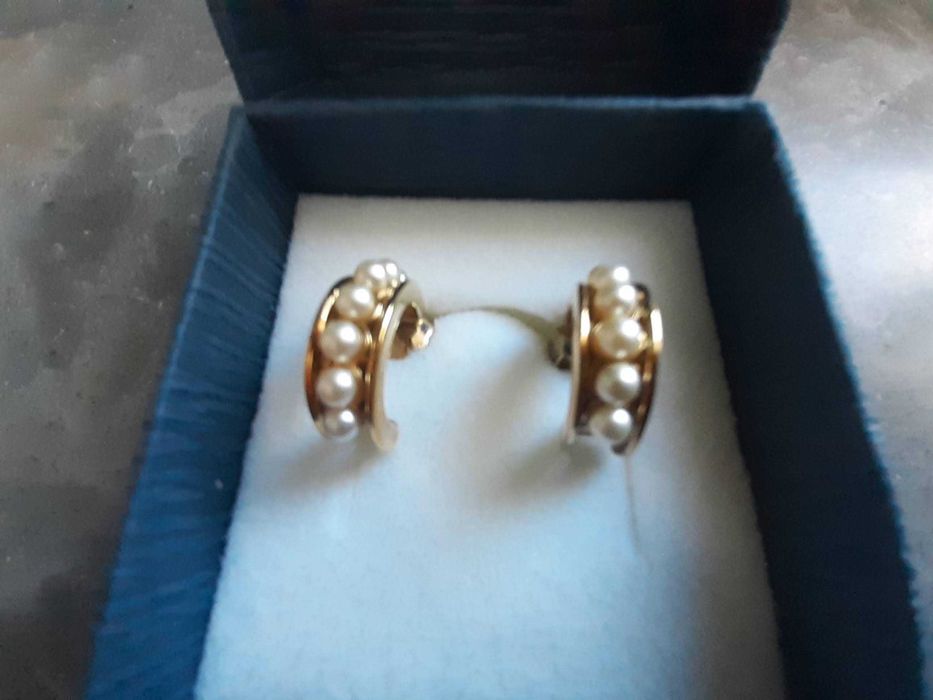 Brincos prata dourada com pérolas, nunca usados