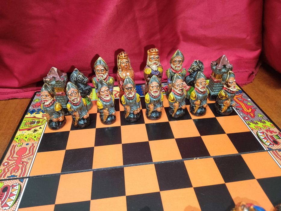 Jogo de Xadrez Artesanal Peruano – Incas vs. Conquistadores Espanhóis