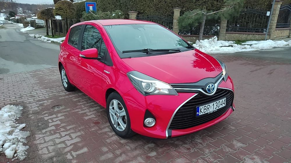 Toyota Yaris 1.5 hybryda stan idealny