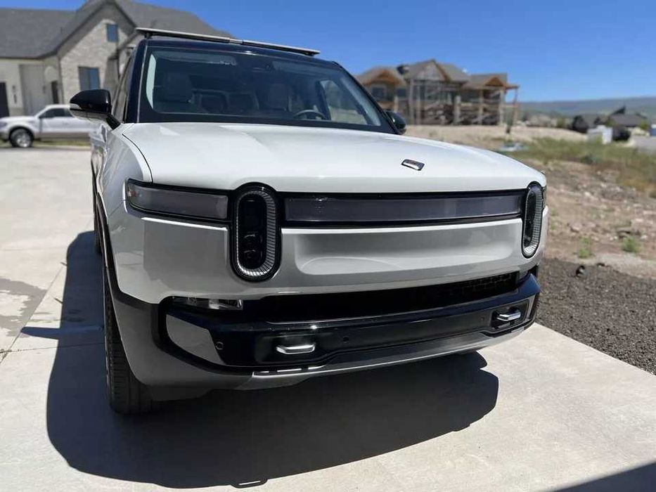 2023 Rivian R1S Adventure
