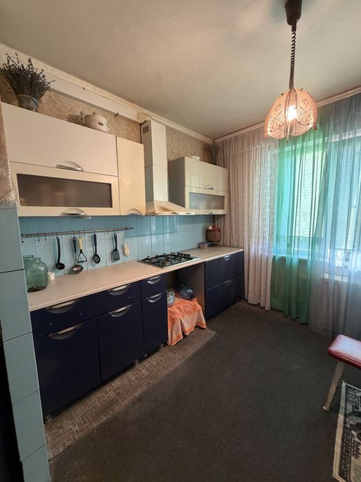 Продаж 4 кімнатна проспект Миру 26 .