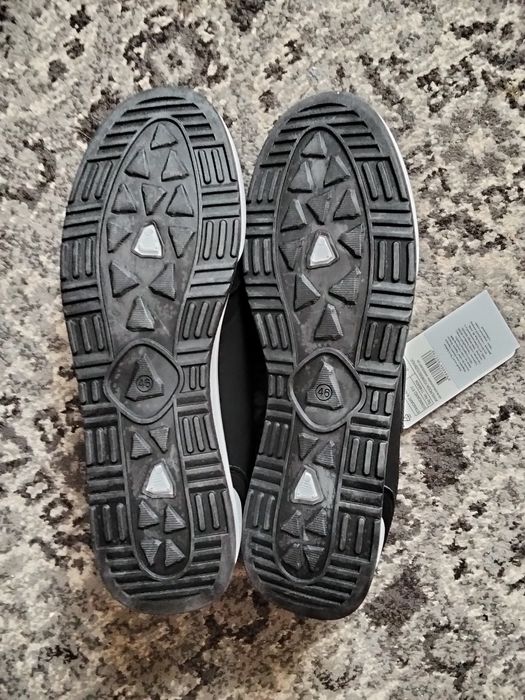 Кросівки чоловічі