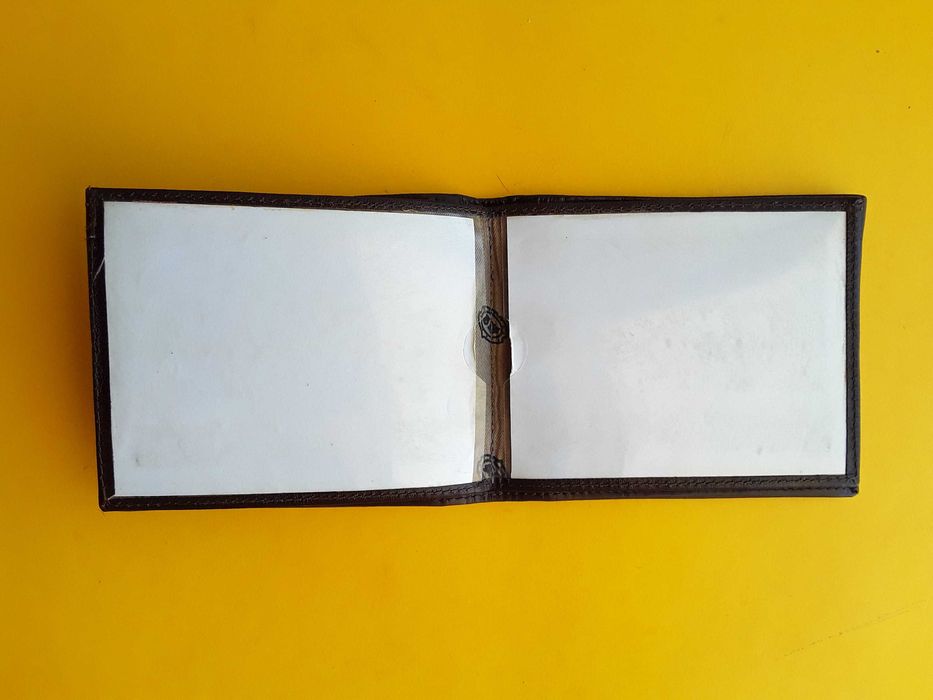 Carteira em pele castanha64584642136323122