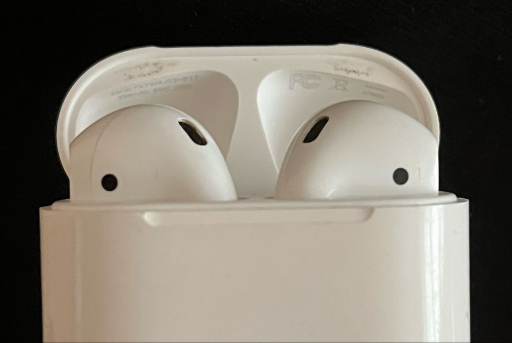 Продам Apple AirPods 2