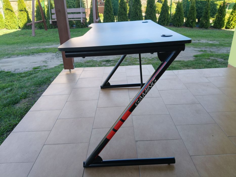 Sprzedam stolik gamingowy dla graczy
