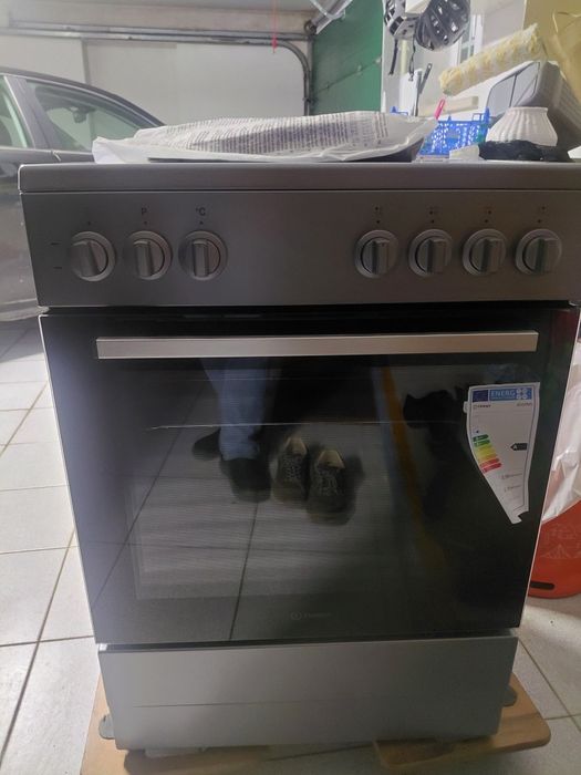 Fogão eléctrico Indesit Novo