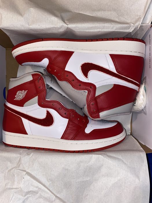 Air Jordan 1 Retro High OG Varsity Red