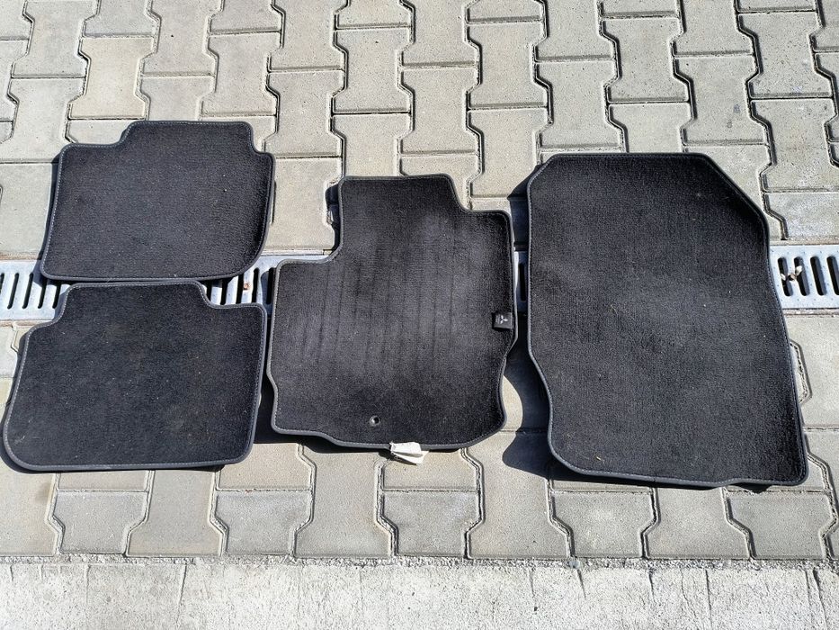 Dywaniki welurowe do Mitsubishi Colt VI Z30