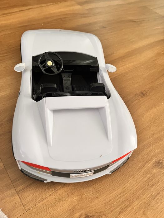 Samochod rainbow high