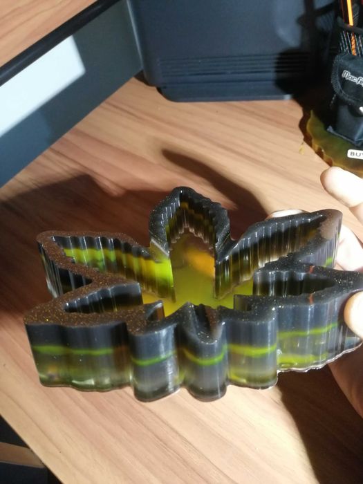 Cinzeiro Folha Cannabis em Resina