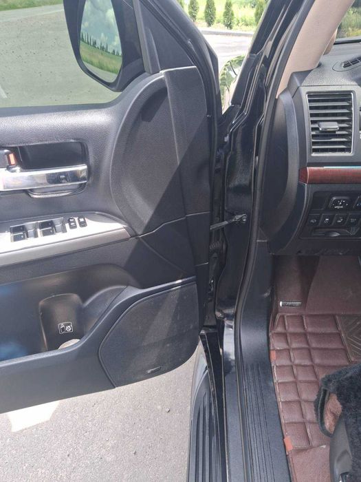 Toyota Land Cruiser комплектації Brownstone