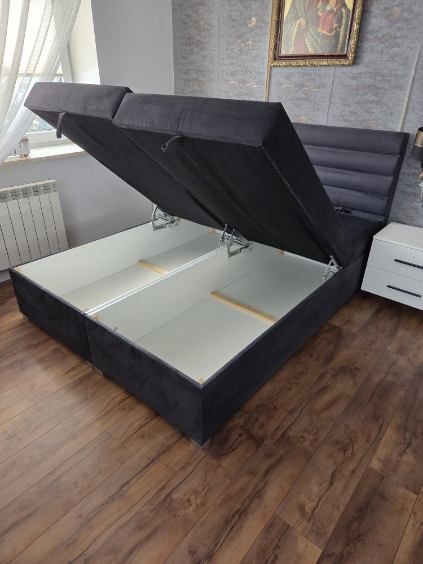 Zestaw  łóżko i szafki nocne