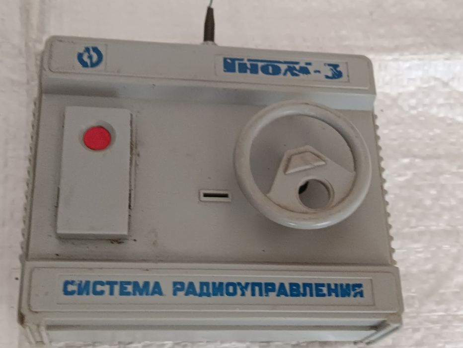 Игрушки киндер и з/части и др.Пульт к "Гном"3