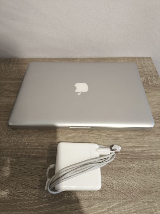 MacBook Pro 2012 Intel core i5 16gb /320gb