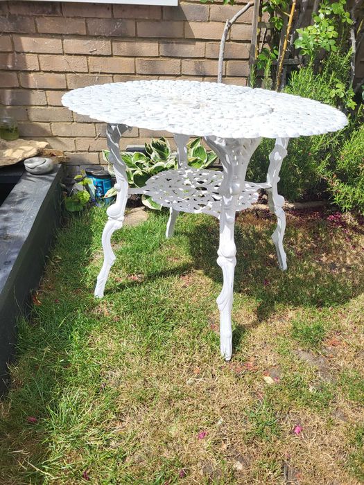 Wyjątkowy zestaw aluminiowych mebli ogrodowych. Styl francuski dworek