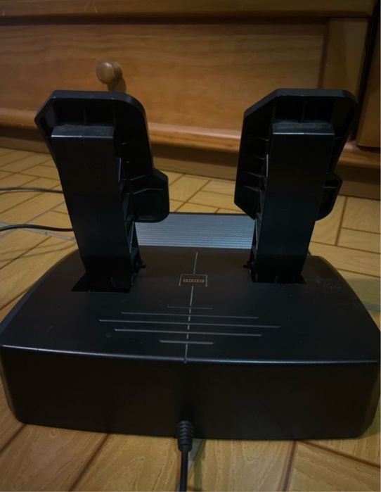 Volante e Pedais Simracing Hori