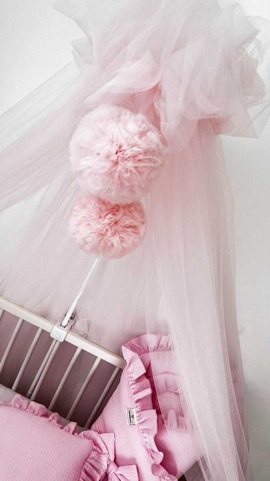 Piękny nowy baldachim tiulowy