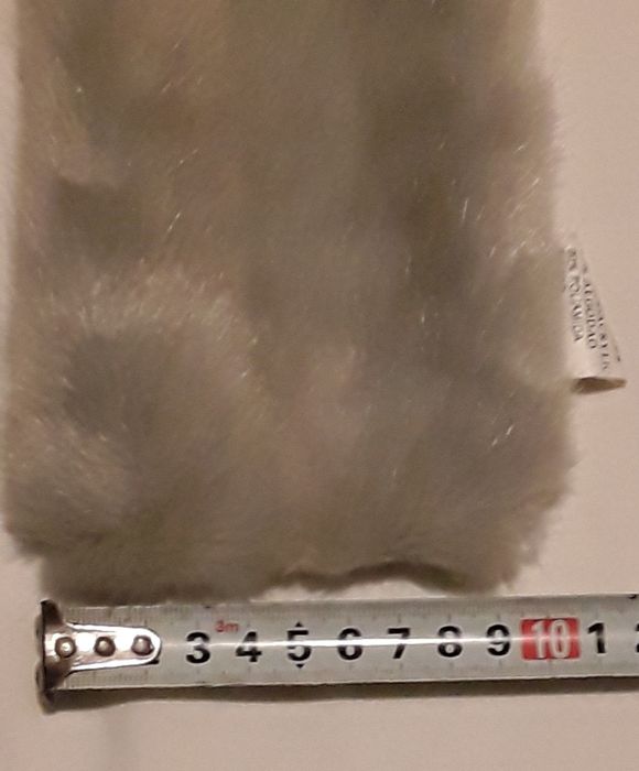 Gola ou Estola em pêlo sintético cinza da Cortefiel