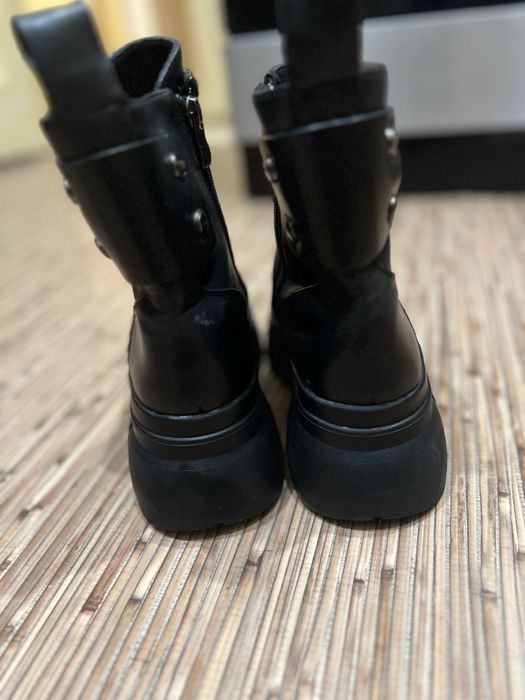 Ботинки зимові на масивній підошві