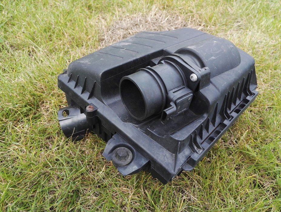 obudowa filtra powietrza trafic vivaro 2.0 dci