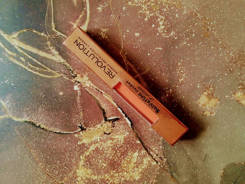 Make up Revolution lip lacqer matowa pomadka