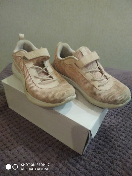 Кросівки легенькі