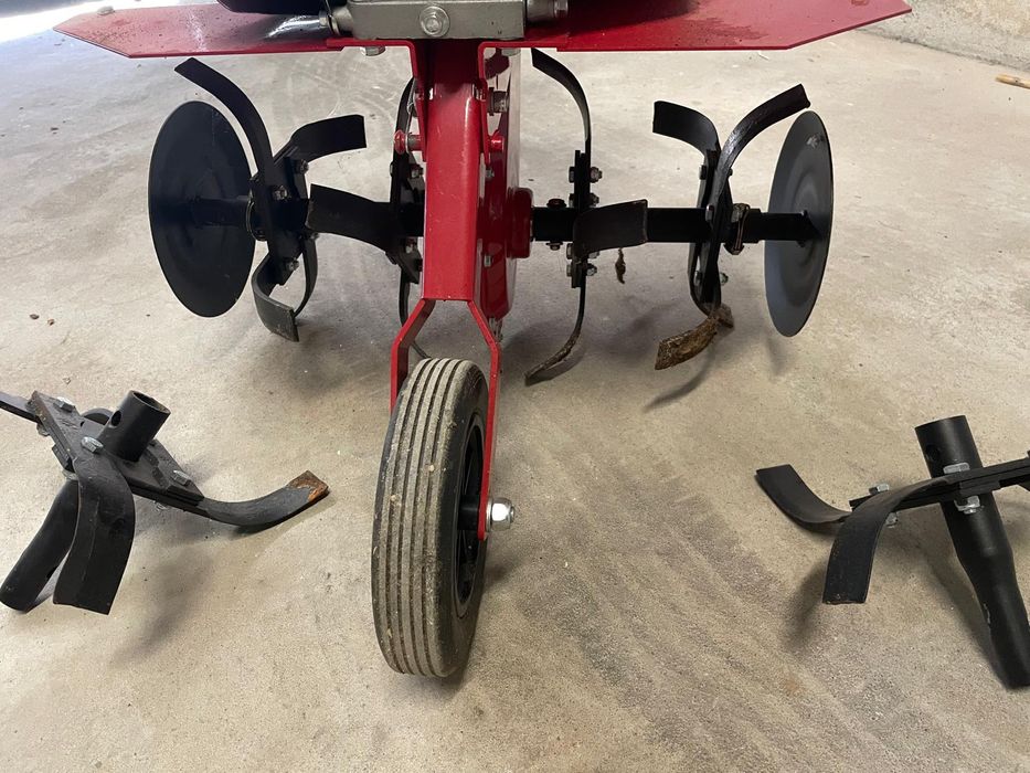 Vendo moto enchada nova