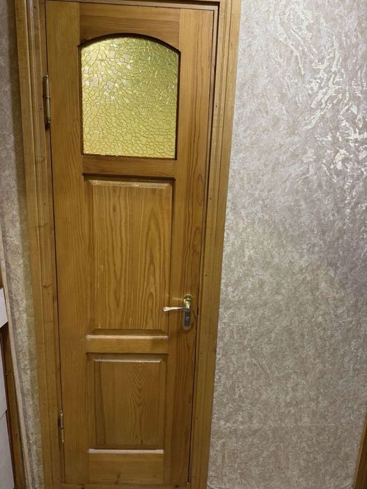 Продам двері між кімнатні (деревяні)