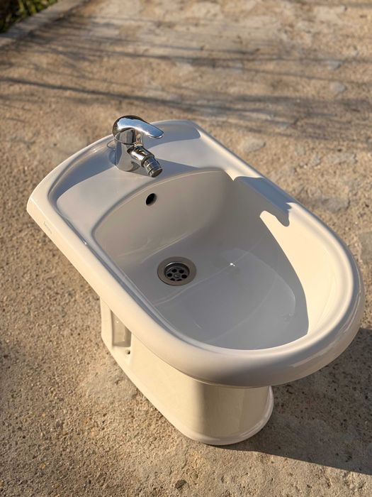 Bidé com torneira impecável