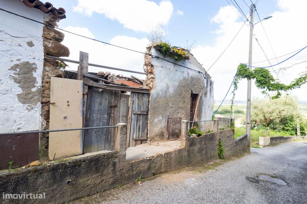 Ruína em local privilegiado para construção