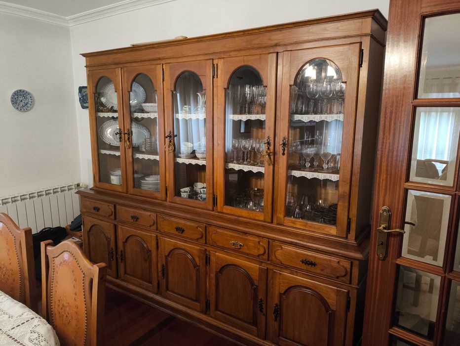 Sala de jantar em Castanho