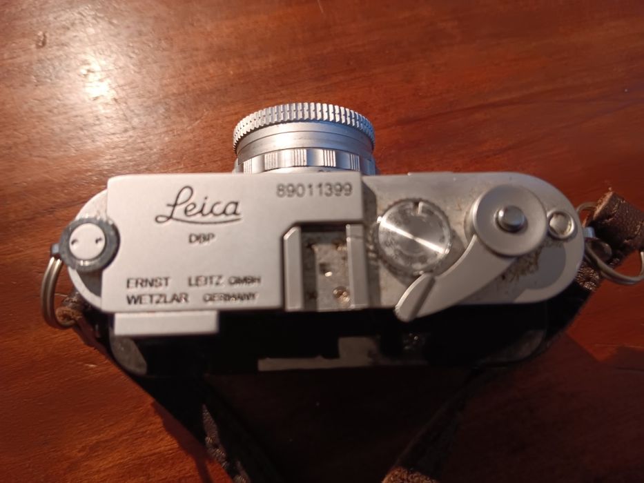 Vendo máquina fotográfica LEICA  EM BOM ESTADO