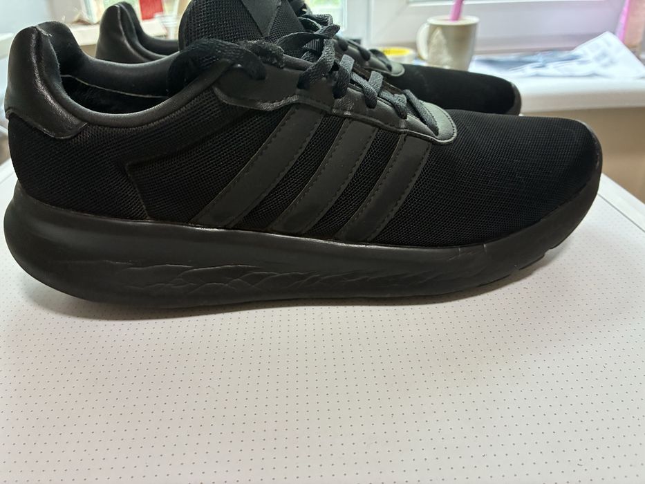 Продам огигинальные кроссовки adidas lite racer 3.0