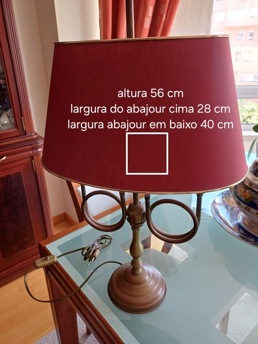 Candeeiro de mesa em latão