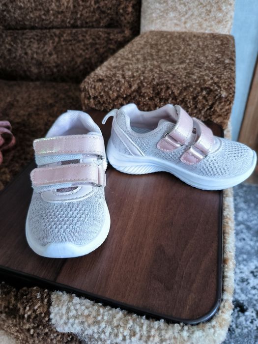 Продам кросівки 21 р.