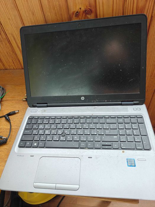 Лот з 4 неробочих ноутбуків. На запчастини або відновлення.