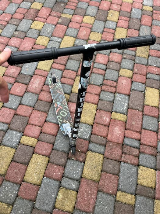 Продається дитячий, трюковий самокат.