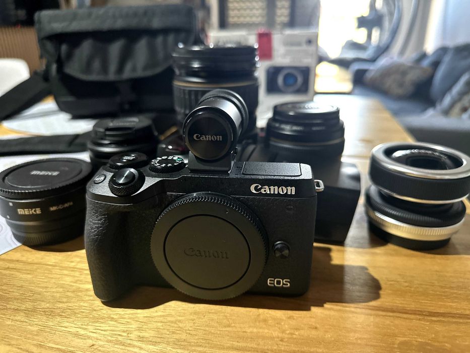 Canon EOS M6 Mark II + lentes Canon + multiplos acessorios na caixa