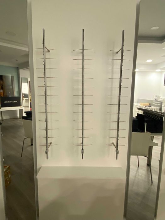 Painéis para exposição de óculos