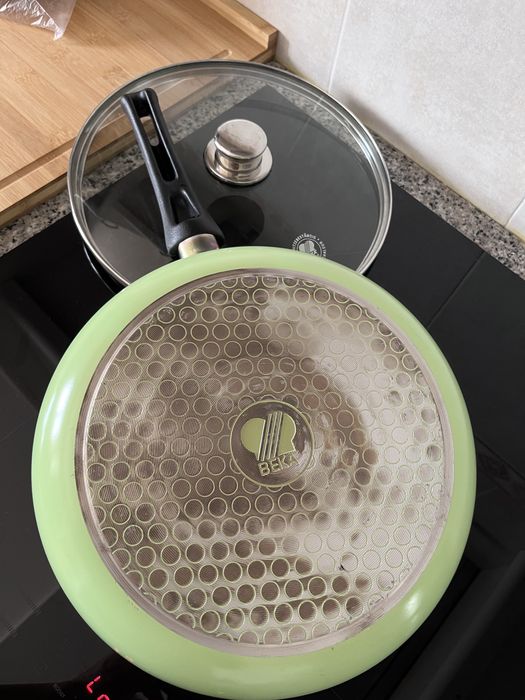 Frigideira Wok com tampa de vidro