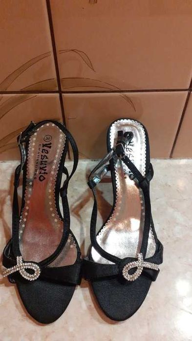 Sandałki satynowe Vesuvio R 36