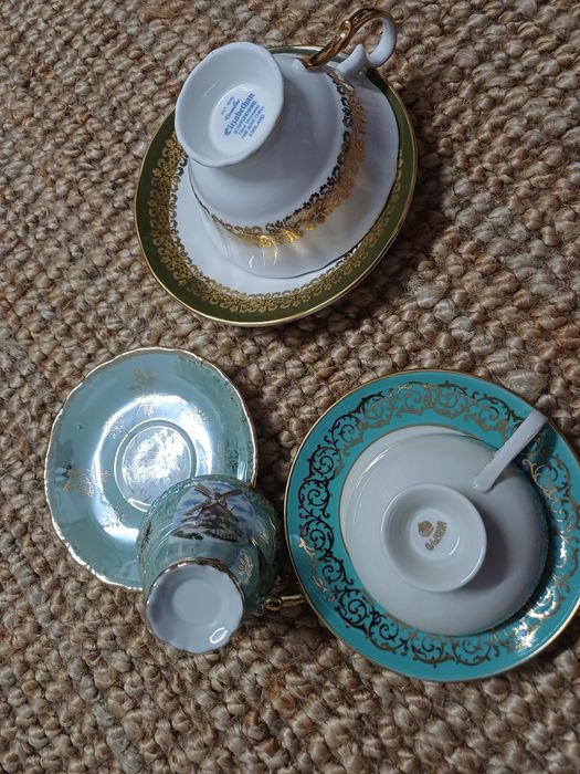 Várias chávenas de coleção