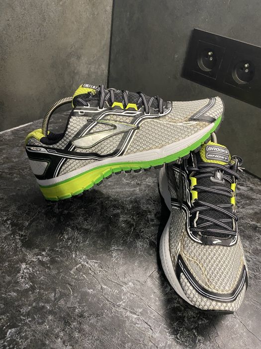 Bytu Brooks Ghost