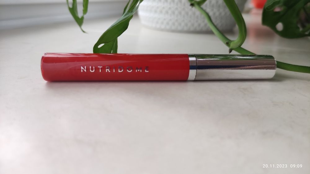 Błyszczyk do ust Nutridome czerwień