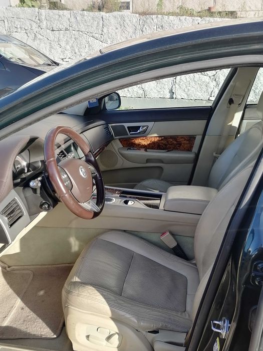 Jaguar XF 2.7 V6 Premium Luxury