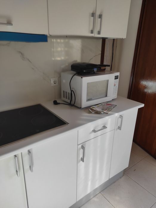 Quarto privado cozinha e casa de banho comum