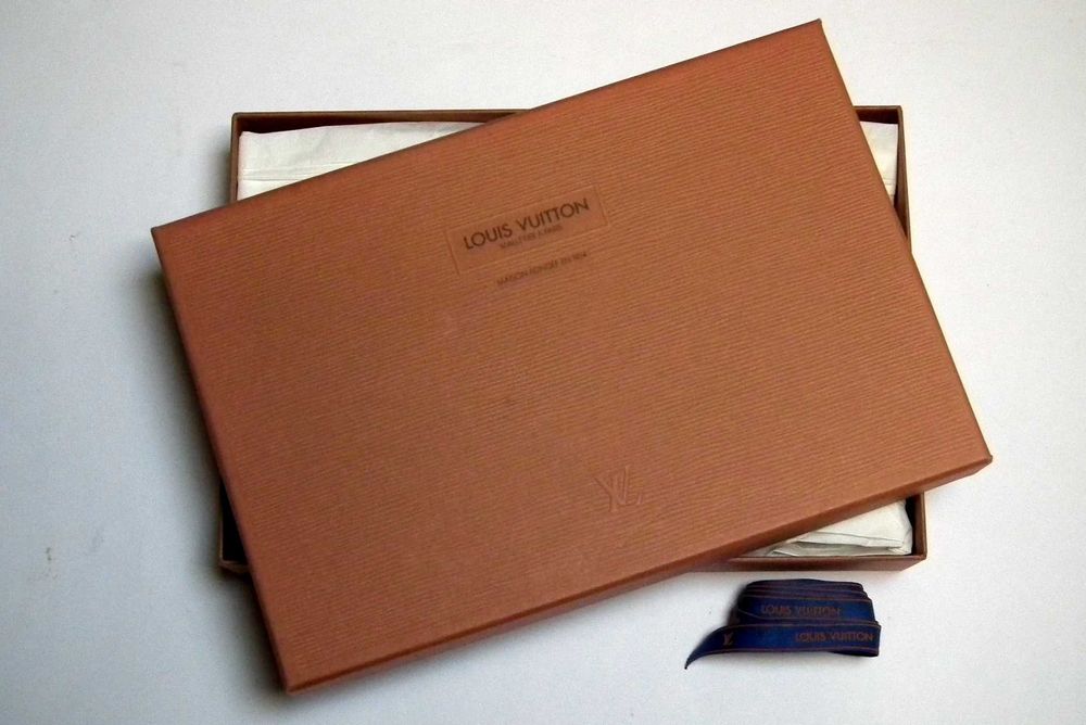 Sketch book para uma viagem a Paris, da Louis Vuitton. Envio gratuito.