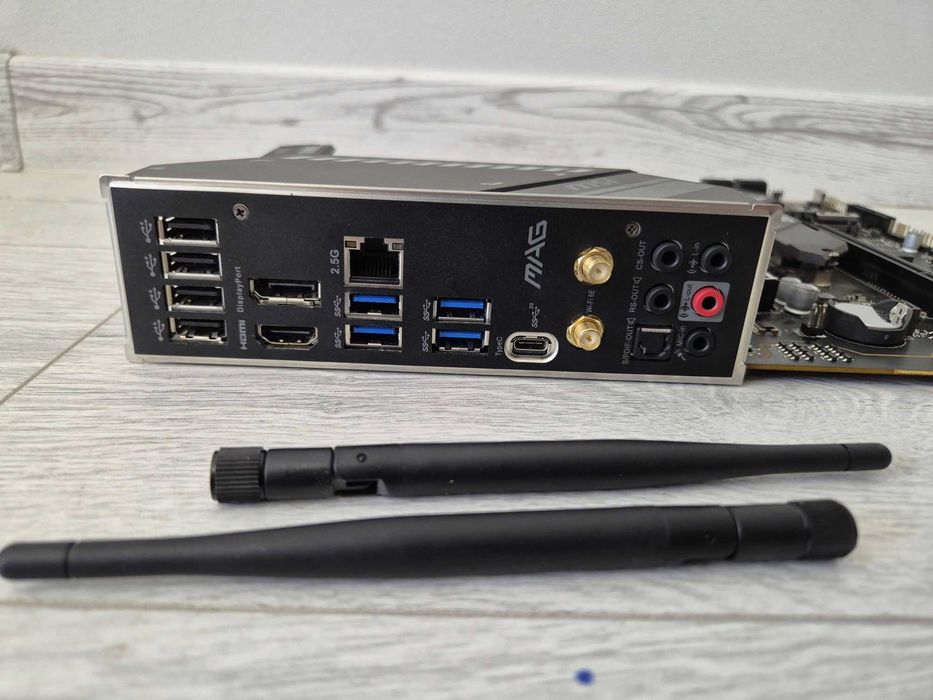 s1200 ігрова материнка B560 MSI TOMAHAWK WiFi Bluetooth. TradeIN