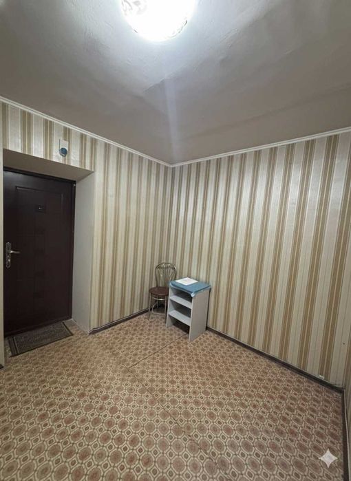 Продается 2-комнатная квартира в центре.