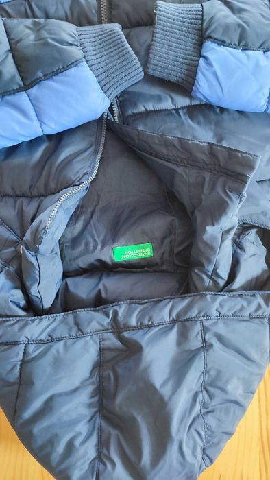 Casaco acolchoado de rapaz. Marca Benetton.